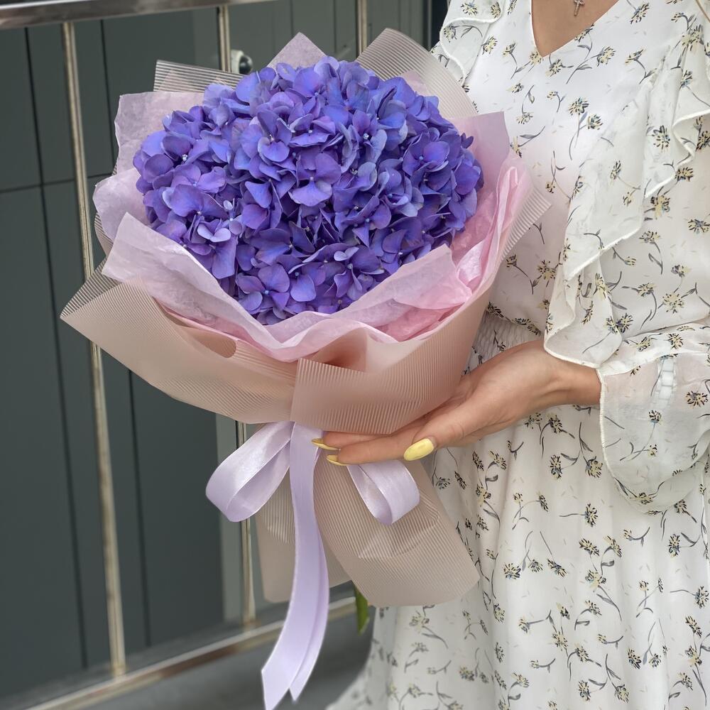 Букет Микки из фиолетовой гортензии