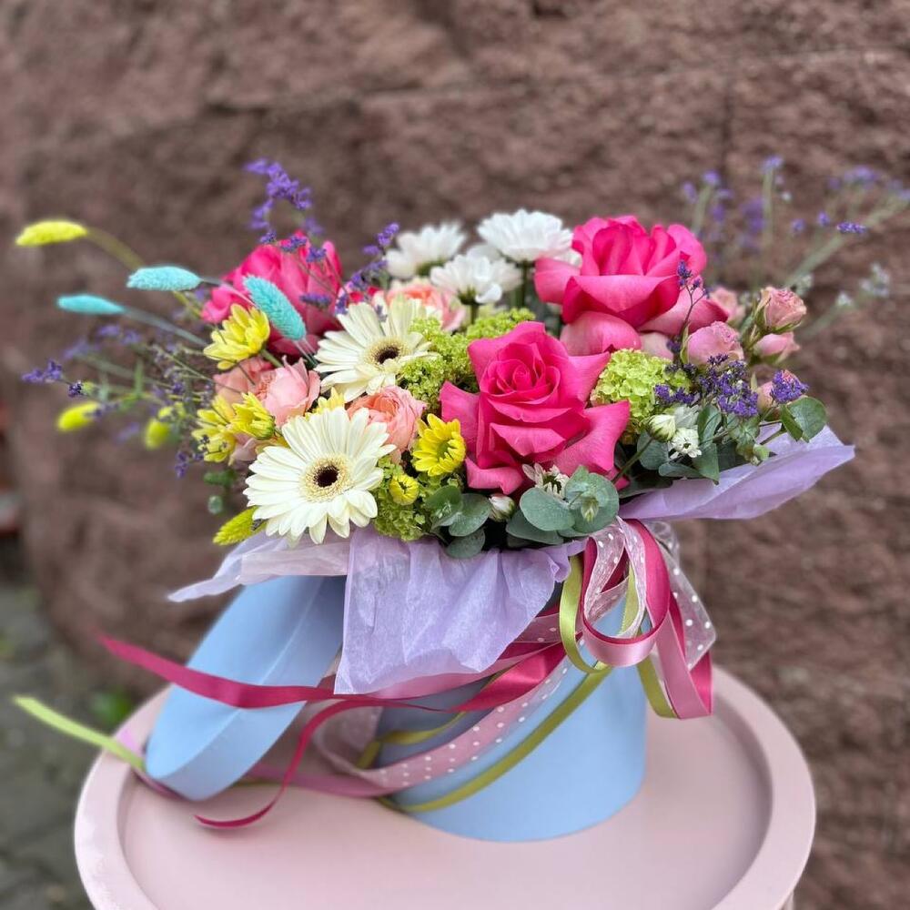 Композиция в шляпной коробке